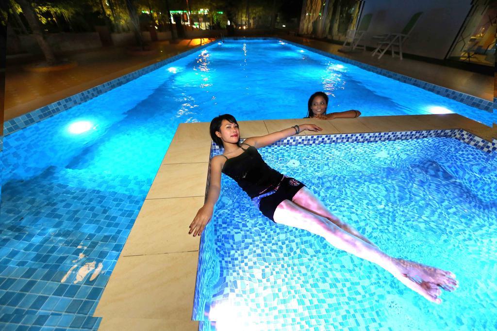 Langit Langi Hotel @ Port Dickson Kültér fotó